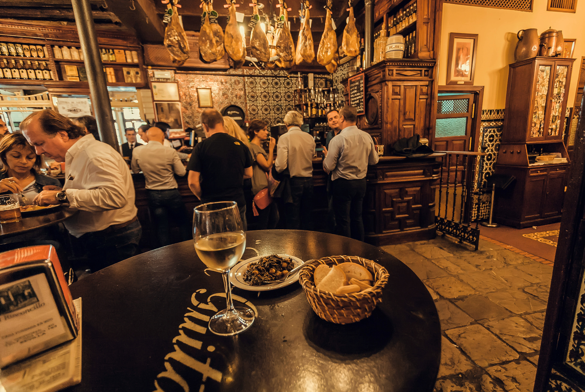 Bares de tapas en Triana, especialidad el jamón