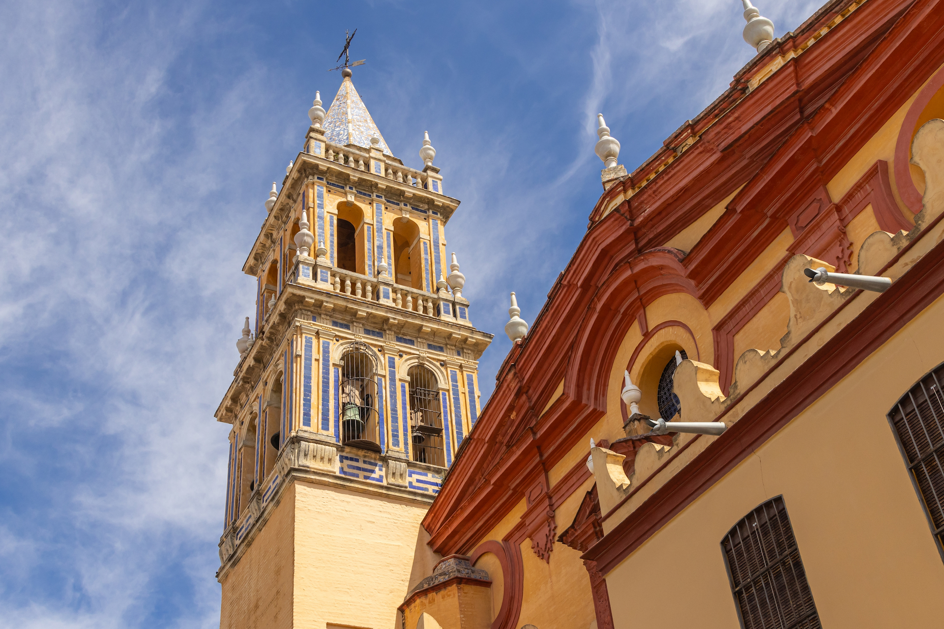 Conocer la historia del barrio de triana sevilla